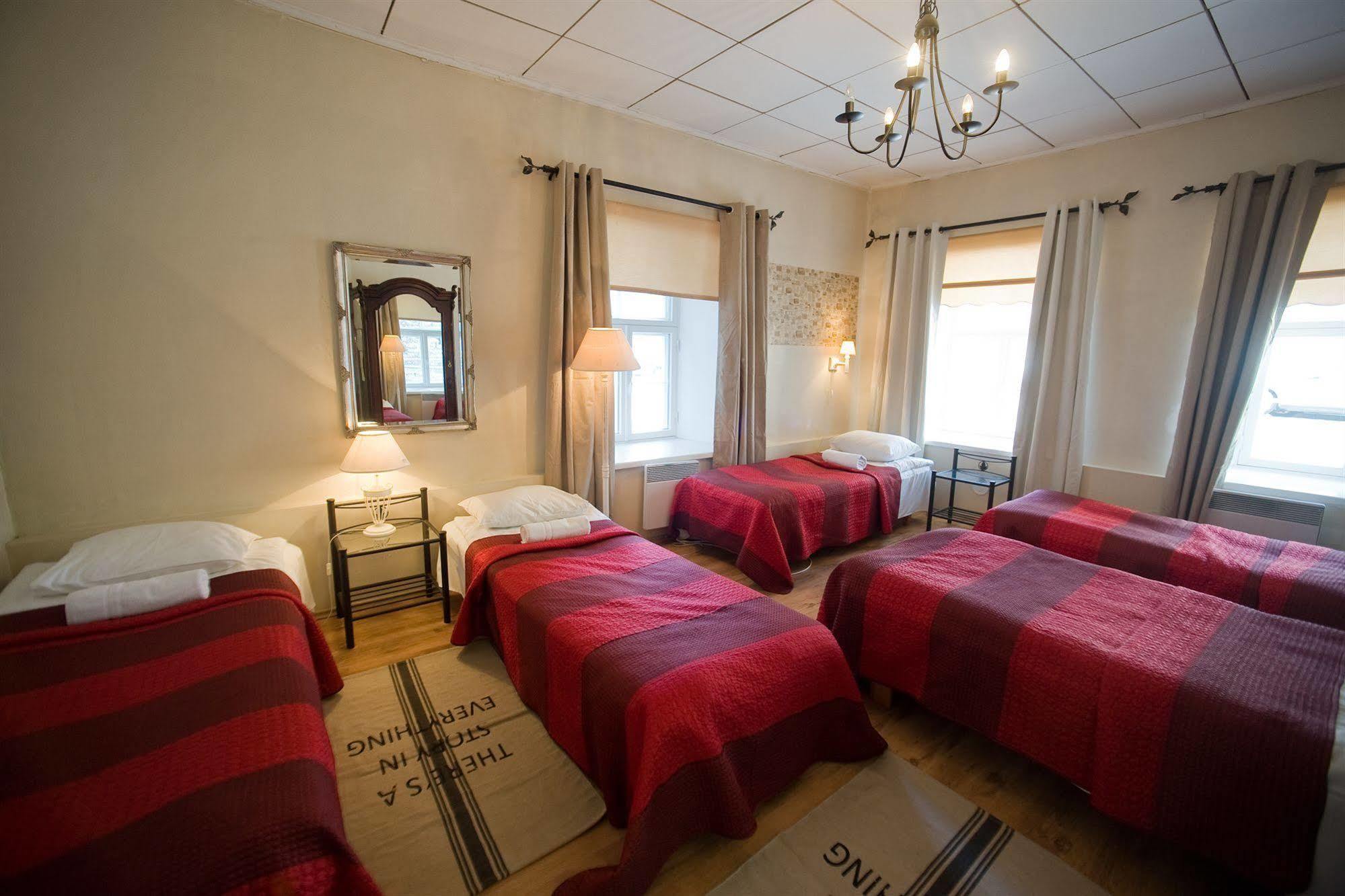 Oldhouse Hostel Таллінн Екстер'єр фото